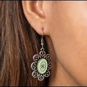🛑SOLD🛑Posy party Green Paparrazzi Earrings!!!